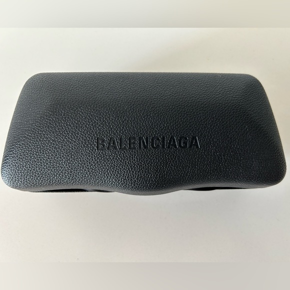 BALENCIAGA gold cat eye sunglasses. Brand new with authenticity card - Picture 4 of 7